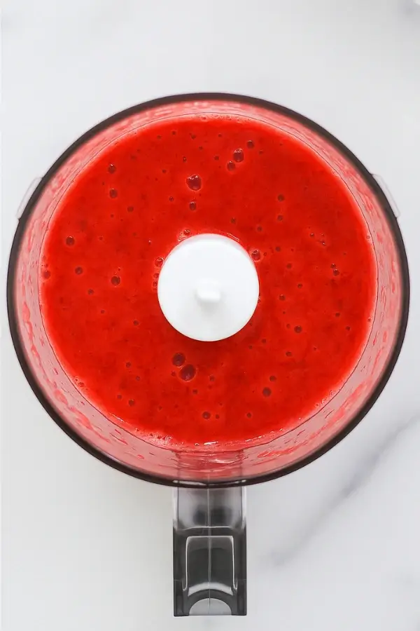 Blended strawberry puree for mocktail